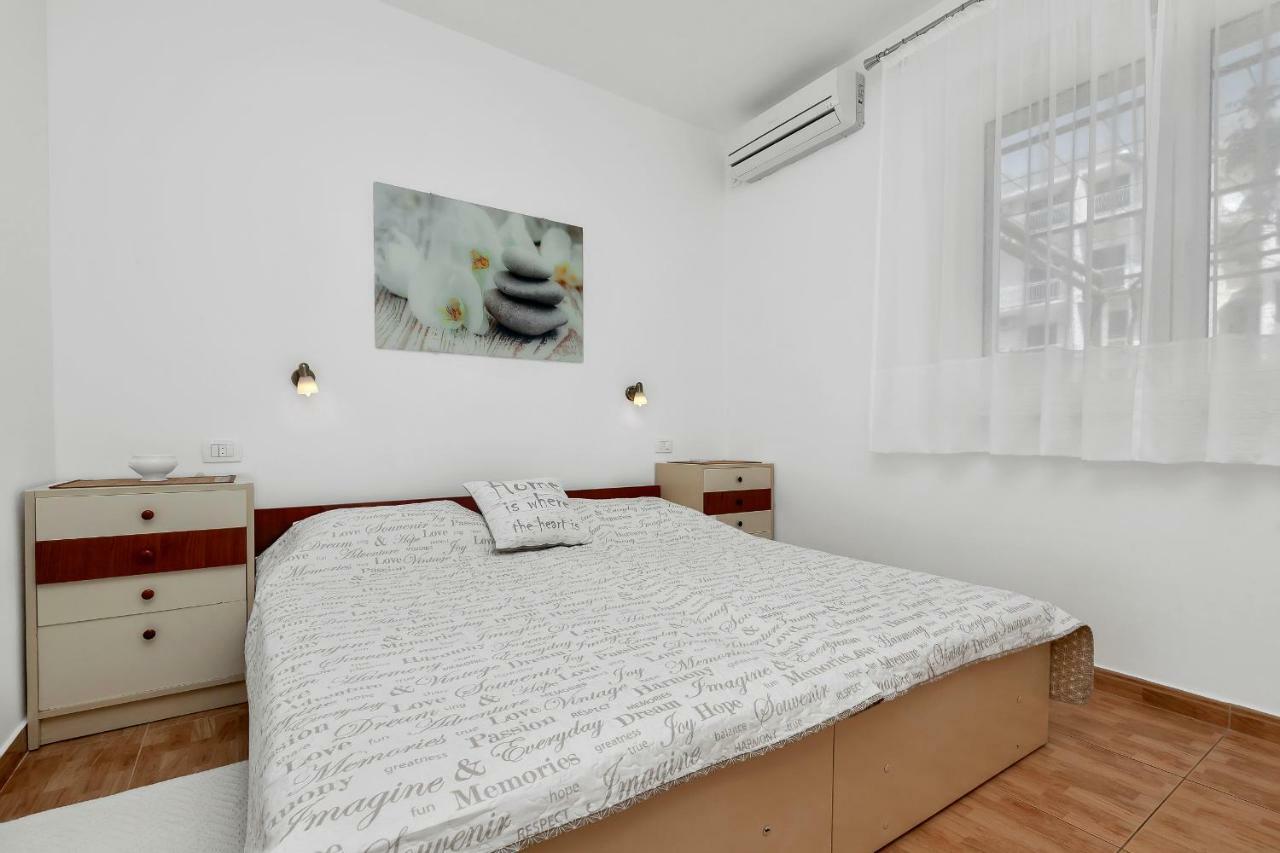 Appartement Mirjana & Ivo à Makarska Extérieur photo